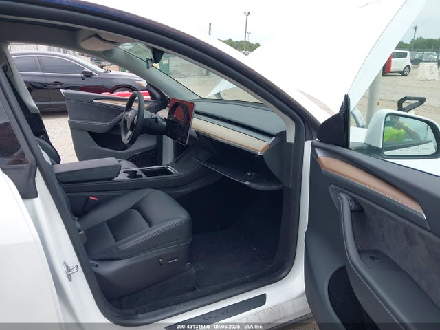 2023 TESLA MODEL Y 7SAYGDEE9PA139906 Photo 4