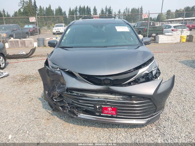 Toyota Sienna Platinum 2025 5TDESKFC6SS205724 Image 11