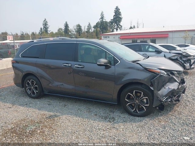 Toyota Sienna Platinum 2025 5TDESKFC6SS205724 Image 12