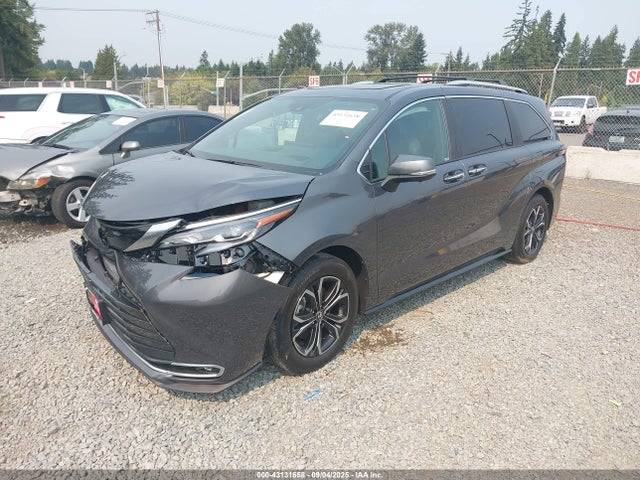 Toyota Sienna Platinum 2025 5TDESKFC6SS205724 Image 2