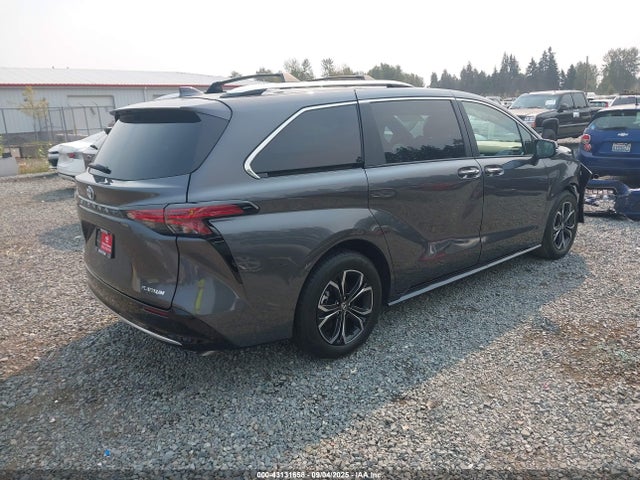 Toyota Sienna Platinum 2025 5TDESKFC6SS205724 Image 4