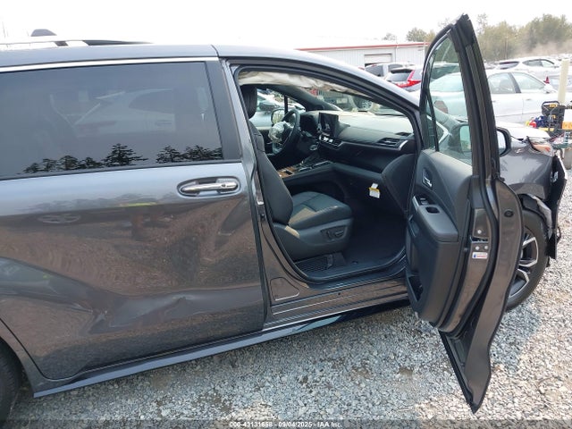 Toyota Sienna Platinum 2025 5TDESKFC6SS205724 Image 5