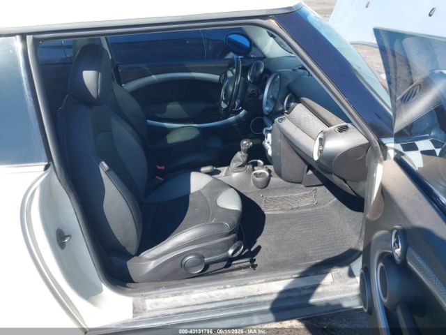 2009 MINI COOPER S WMWMF73599TW87858 Photo 4