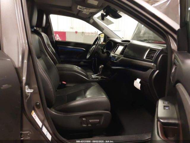 2019 TOYOTA HIGHLANDER 5TDDZRFH4KS997562 Photo 4