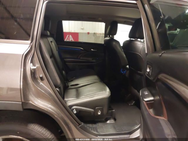 2019 TOYOTA HIGHLANDER 5TDDZRFH4KS997562 Photo 7