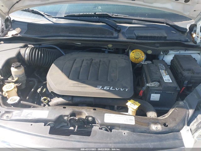 Chrysler Town and Country 2016 2C4RC1BG4GR213368 Image 10