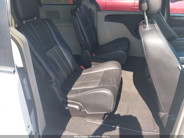 Chrysler Town and Country 2016 2C4RC1BG4GR213368 Image 8