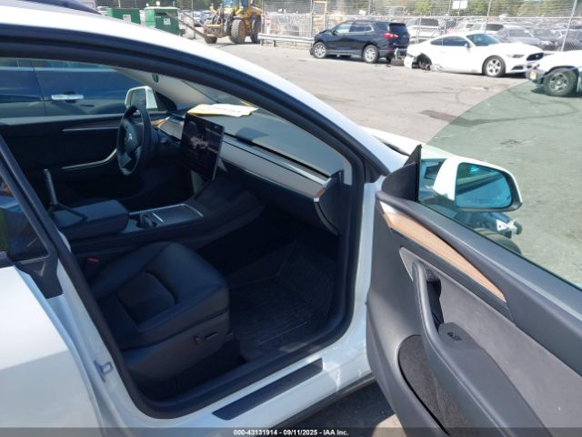 2025 TESLA MODEL Y 7SAYGDEF2SF298271 Photo 4