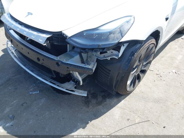 2025 TESLA MODEL Y 7SAYGDEF2SF298271 Photo 5