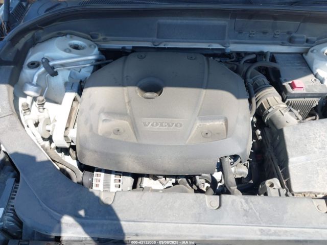 2018 VOLVO XC60 LYVA22RL1JB121857 Photo 9