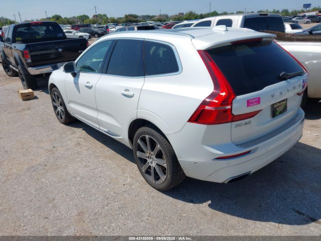 2018 VOLVO XC60 LYVA22RL1JB121857 Photo 2
