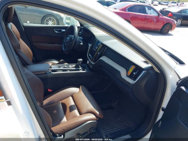 2018 VOLVO XC60 LYVA22RL1JB121857 Photo 4
