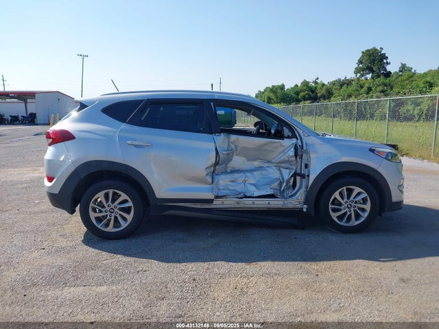 KM8J33A46GU222992 Hyundai 2016