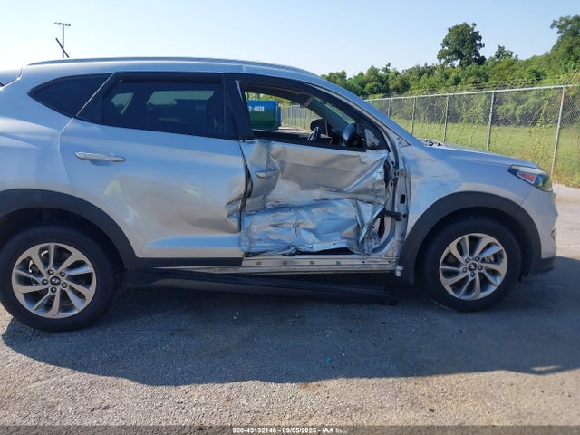 KM8J33A46GU222992 Hyundai 2016