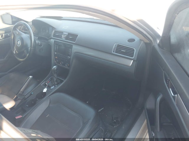 1VWAT7A31FC114512 Volkswagen Passat