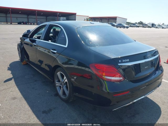 2019 MERCEDES-BENZ E 300 WDDZF4JB3KA623175 Photo 2