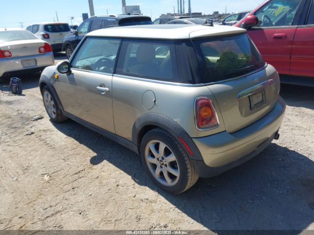 2007 MINI COOPER WMWMF335X7TT55434 Photo 2