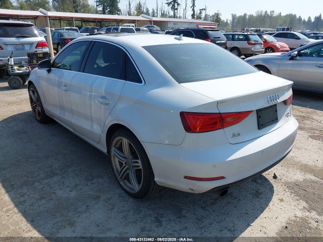 2015 AUDI A3 WAUEFGFF2F1012322 Photo 2
