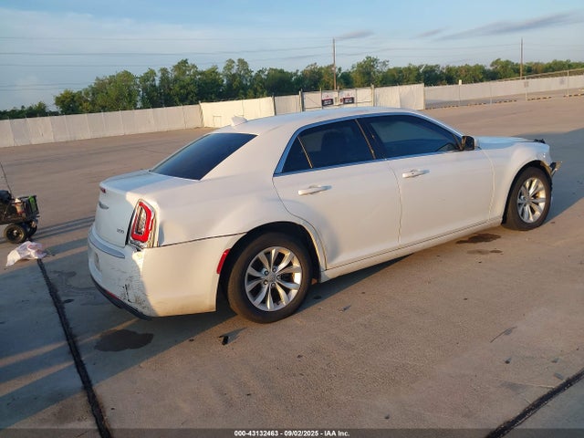 2C3CCAAG1FH830114 Chrysler 300