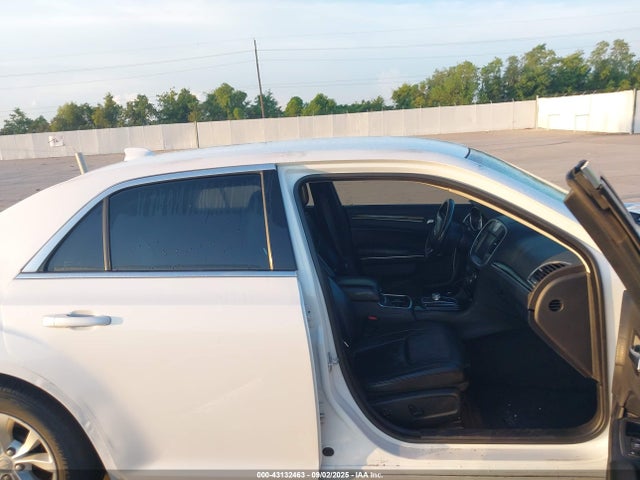 2C3CCAAG1FH830114 Chrysler 300