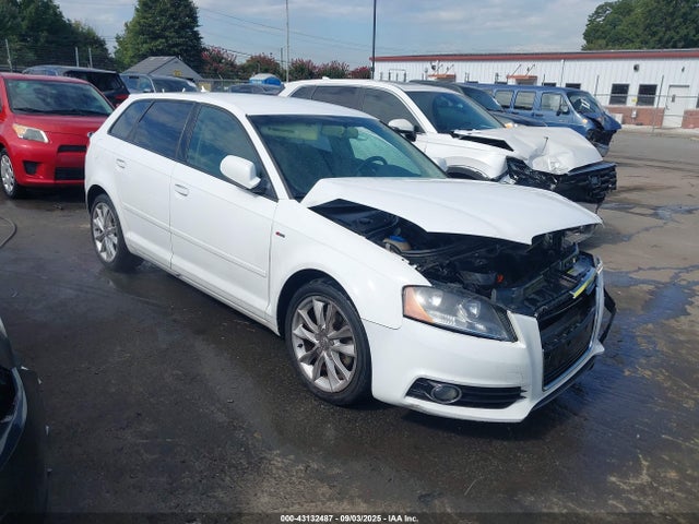 2011 AUDI A3 WAUBJAFM7BA140207 Photo 0