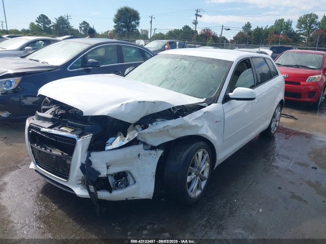 2011 AUDI A3 WAUBJAFM7BA140207 Photo 1