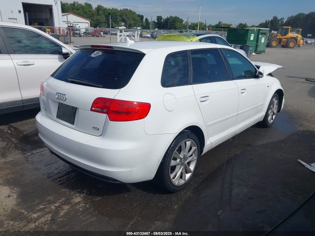 2011 AUDI A3 WAUBJAFM7BA140207 Photo 3