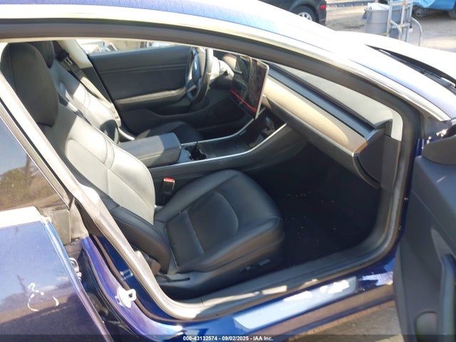 2018 TESLA MODEL 3 5YJ3E1EA7JF003079 Photo 4