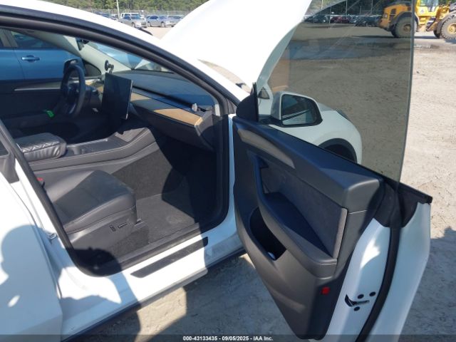 2022 TESLA MODEL Y 7SAYGDEE8NA018670 Photo 4