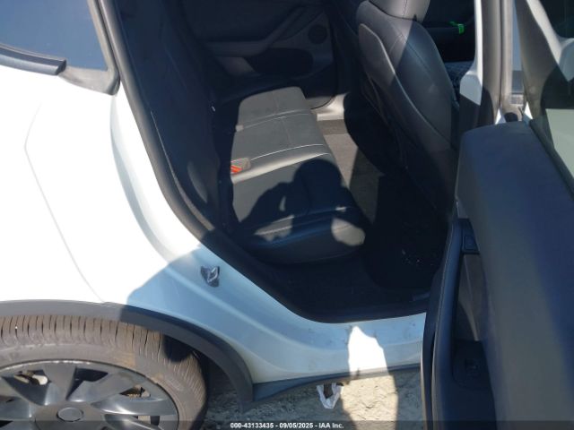 2022 TESLA MODEL Y 7SAYGDEE8NA018670 Photo 7