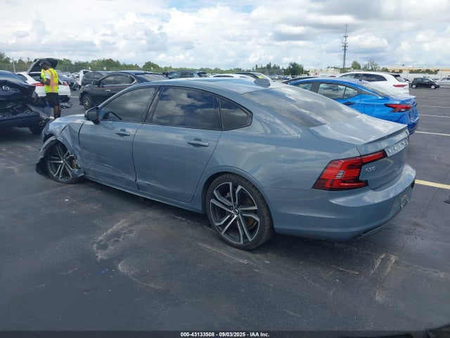 2021 VOLVO S90 LVYA22MT9MP223223 Photo 2
