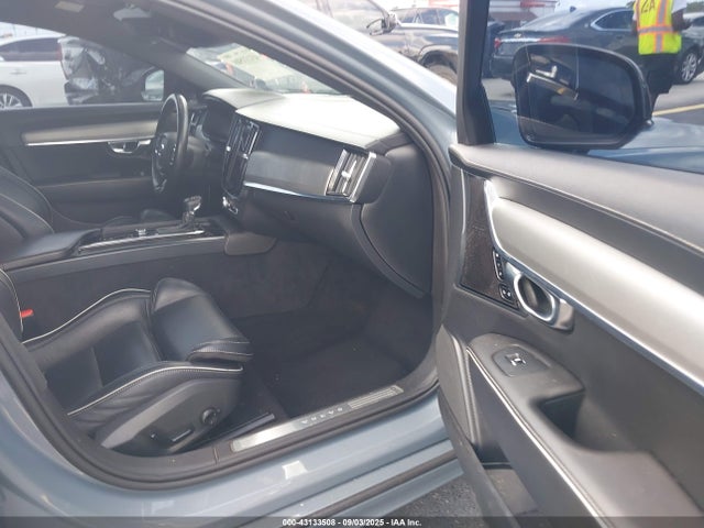 2021 VOLVO S90 LVYA22MT9MP223223 Photo 4