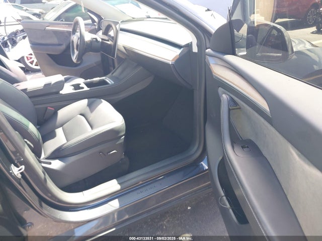 2024 TESLA MODEL Y 7SAYGDED5RF053053 Photo 4