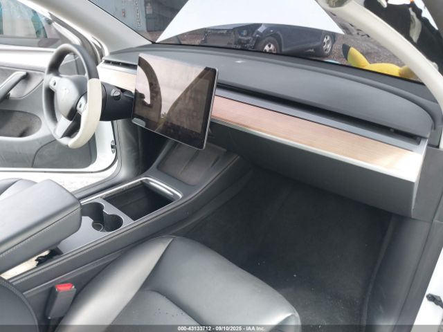 2024 TESLA MODEL Y 7SAYGDEE9RA221671 Photo 4