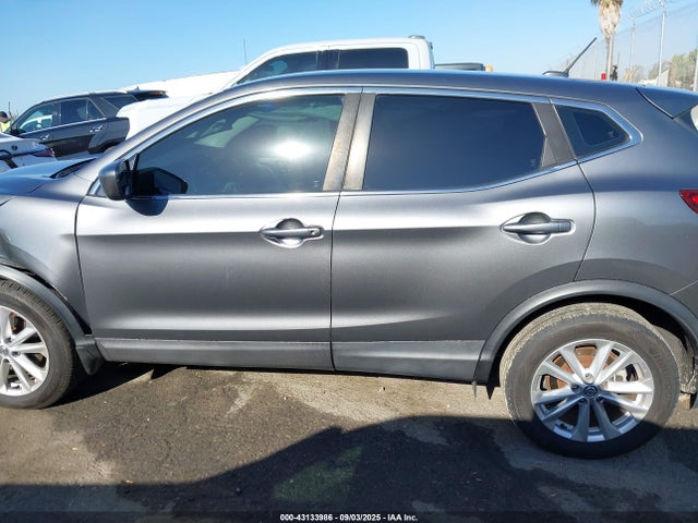 JN1BJ1CP7HW014266 Nissan 2017
