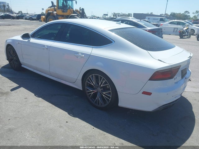 2016 AUDI A7 WAU2GAFC2GN056981 Photo 2