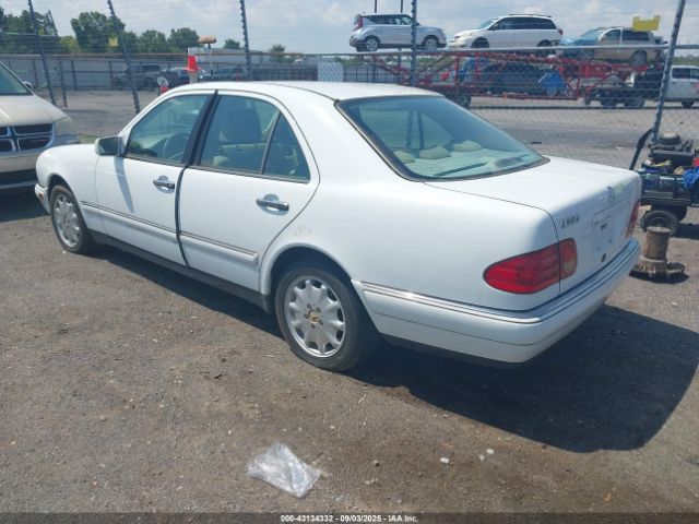 1999 MERCEDES-BENZ E 320 WDBJF65H2XA800158 Photo 2