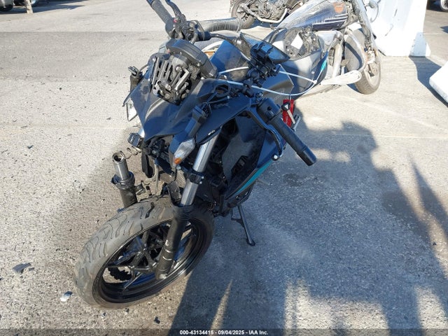 Kawasaki Z400 2023 JKAERKD10PDAN1203 Image 2