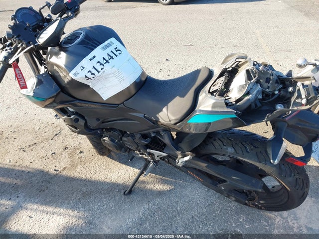 Kawasaki Z400 2023 JKAERKD10PDAN1203 Image 3