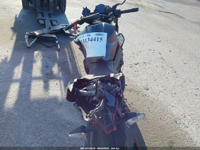 Kawasaki Z400 2023 JKAERKD10PDAN1203 Image 6