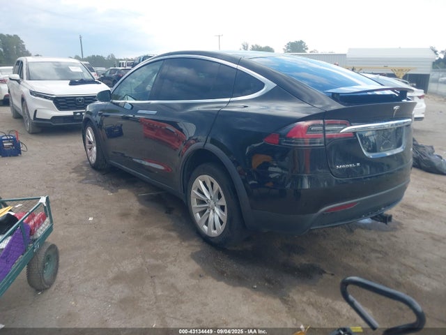 2017 TESLA MODEL X 5YJXCAE21HF052403 Photo 2