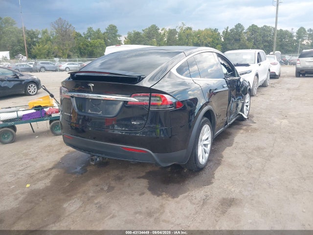 2017 TESLA MODEL X 5YJXCAE21HF052403 Photo 3