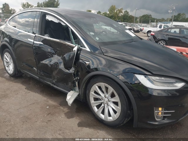 2017 TESLA MODEL X 5YJXCAE21HF052403 Photo 5
