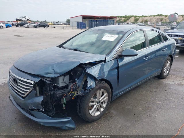 Hyundai 2017 2017 5NPE24AF2HH570414 Image 2