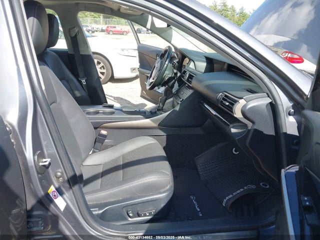 Lexus IS 2018 JTHC81D24J5033612 Image 5