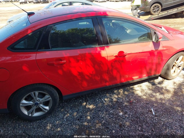 Ford Focus 2014 1FADP3F25EL320319 Image 4