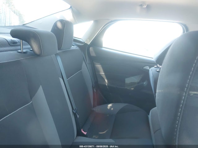 Ford Focus 2014 1FADP3F25EL320319 Image 8