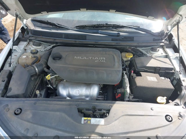 1C3CCCAB8FN580054 Chrysler 200