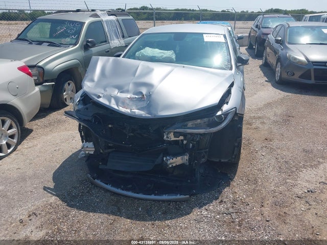 Продажа на аукционе авто 2015 Chrysler 200 Limited, vin: 1C3CCCAB2FN557840, номер лота: 43135991