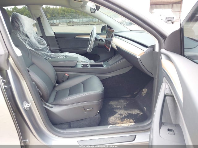 2025 TESLA MODEL Y 7SAYGDEE5SA350884 Photo 4